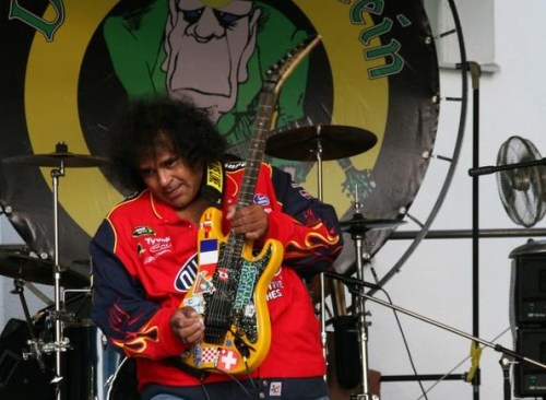 Eliot performing with Dr. Cranknstein