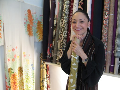 Kazu Huggler enjoys working with bold prints. (© Susan Vogel-Misicka, swissinfo.ch)